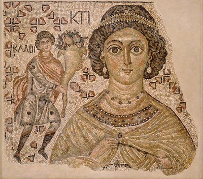 Fragment eines Bodenmosaiks mit einer Personifikation von Ktisis, 500-550 (Marmor und Glas) von Byzantine School